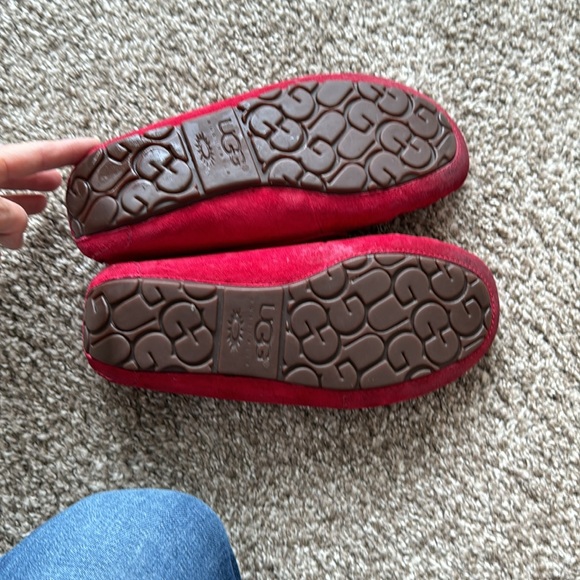 Women’s  Red Moccasin Slippers UGG 7 - Picture 3 of 3